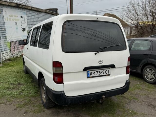 Білий Тойота Хіасє, об'ємом двигуна 2.4 л та пробігом 407 тис. км за 4200 $, фото 2 на Automoto.ua