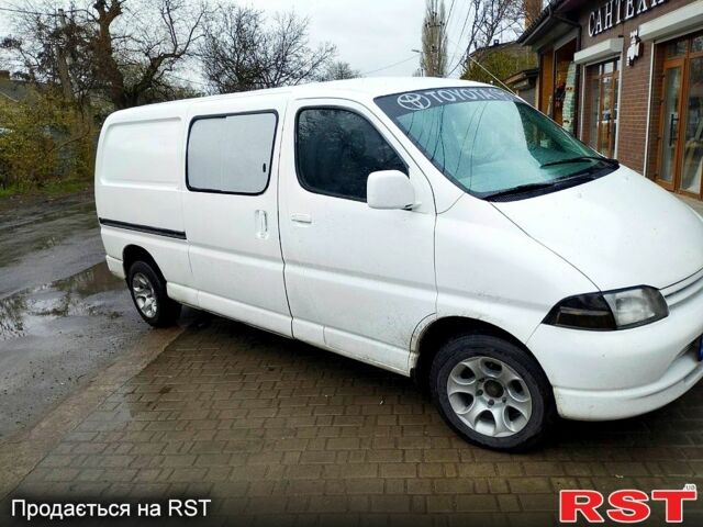 Білий Тойота Хіасє, об'ємом двигуна 2.4 л та пробігом 318 тис. км за 5300 $, фото 2 на Automoto.ua