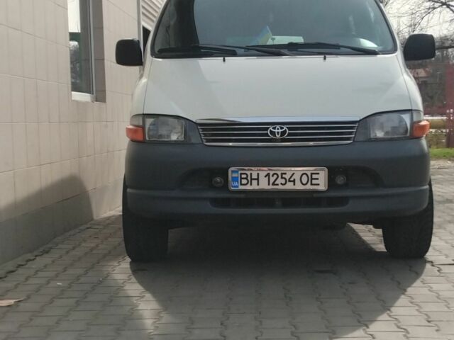 Білий Тойота Хіасє, об'ємом двигуна 2.5 л та пробігом 378 тис. км за 7600 $, фото 1 на Automoto.ua