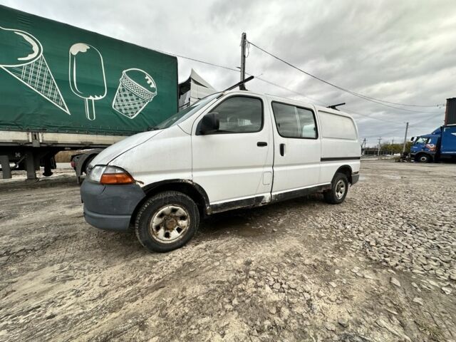 Белый Тойота Хиасе, объемом двигателя 0 л и пробегом 300 тыс. км за 3000 $, фото 1 на Automoto.ua