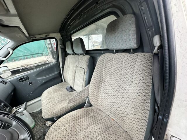 Белый Тойота Хиасе, объемом двигателя 0 л и пробегом 300 тыс. км за 3000 $, фото 4 на Automoto.ua