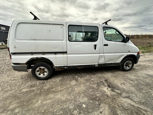 Белый Тойота Хиасе, объемом двигателя 0 л и пробегом 300 тыс. км за 3000 $, фото 2 на Automoto.ua