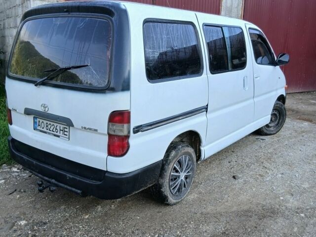 Белый Тойота Хиасе, объемом двигателя 2.5 л и пробегом 400 тыс. км за 4500 $, фото 1 на Automoto.ua