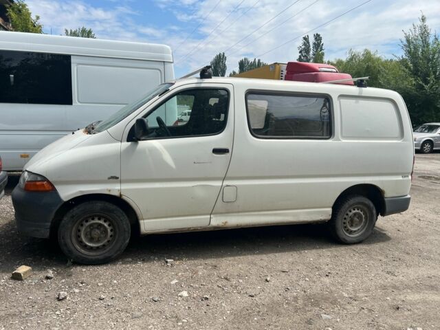 Білий Тойота Хіасє, об'ємом двигуна 2.5 л та пробігом 295 тис. км за 4200 $, фото 1 на Automoto.ua