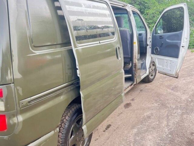 Белый Тойота Хиасе, объемом двигателя 2.5 л и пробегом 300 тыс. км за 3500 $, фото 4 на Automoto.ua