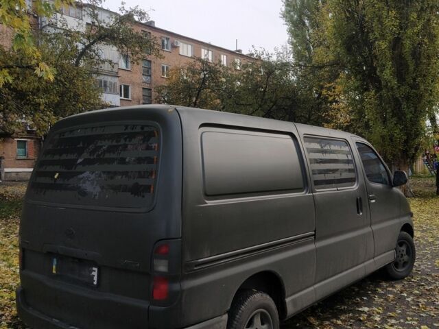 Белый Тойота Хиасе, объемом двигателя 2.5 л и пробегом 300 тыс. км за 3500 $, фото 3 на Automoto.ua