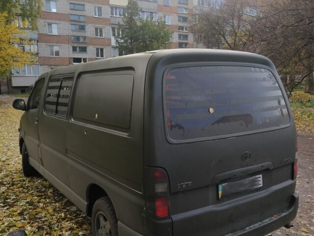 Белый Тойота Хиасе, объемом двигателя 2.5 л и пробегом 300 тыс. км за 3500 $, фото 2 на Automoto.ua