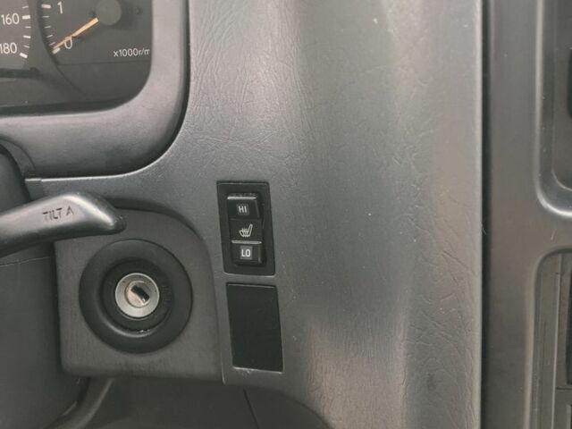 Белый Тойота Хиасе, объемом двигателя 2.5 л и пробегом 410 тыс. км за 9999 $, фото 7 на Automoto.ua