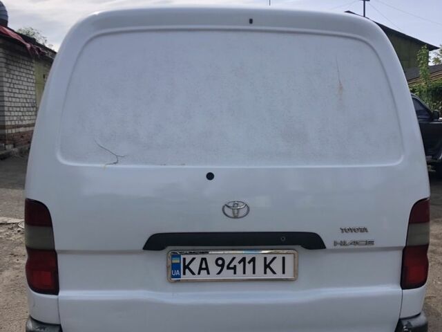 Белый Тойота Хиасе, объемом двигателя 2.5 л и пробегом 410 тыс. км за 9999 $, фото 4 на Automoto.ua