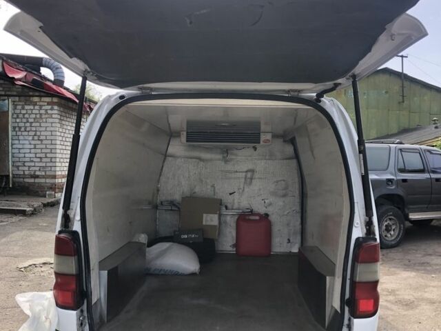 Белый Тойота Хиасе, объемом двигателя 2.5 л и пробегом 410 тыс. км за 9999 $, фото 1 на Automoto.ua