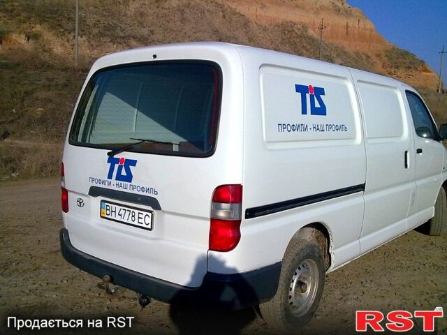 Белый Тойота Хиасе, объемом двигателя 2.5 л и пробегом 303 тыс. км за 6200 $, фото 1 на Automoto.ua