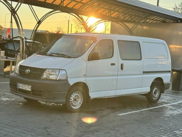Белый Тойота Хиасе, объемом двигателя 2.5 л и пробегом 267 тыс. км за 5200 $, фото 2 на Automoto.ua