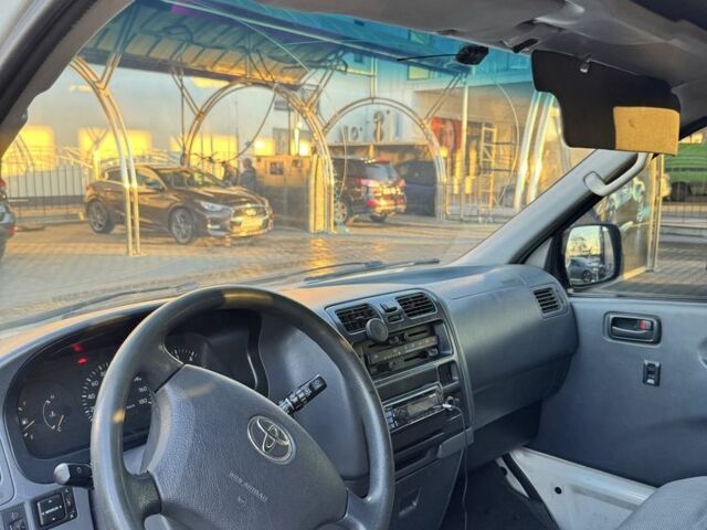 Белый Тойота Хиасе, объемом двигателя 2.5 л и пробегом 267 тыс. км за 5200 $, фото 6 на Automoto.ua