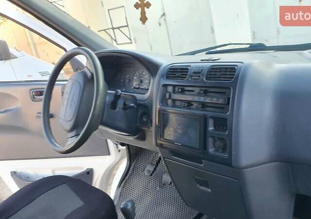 Белый Тойота Хиасе, объемом двигателя 2.4 л и пробегом 550 тыс. км за 6700 $, фото 8 на Automoto.ua