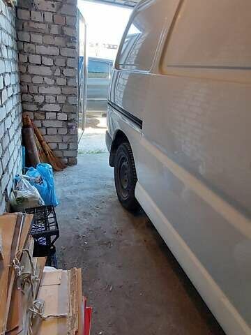 Белый Тойота Хиасе, объемом двигателя 2.5 л и пробегом 248 тыс. км за 5500 $, фото 6 на Automoto.ua