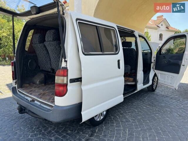 Белый Тойота Хиасе, объемом двигателя 2.4 л и пробегом 213 тыс. км за 5100 $, фото 12 на Automoto.ua