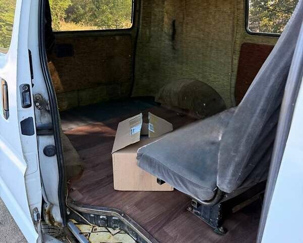 Белый Тойота Хиасе, объемом двигателя 2.5 л и пробегом 410 тыс. км за 4900 $, фото 7 на Automoto.ua