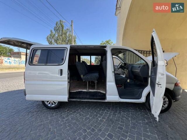 Белый Тойота Хиасе, объемом двигателя 2.4 л и пробегом 213 тыс. км за 5100 $, фото 5 на Automoto.ua