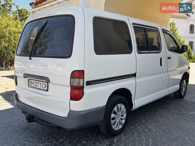Белый Тойота Хиасе, объемом двигателя 2.4 л и пробегом 213 тыс. км за 5100 $, фото 3 на Automoto.ua