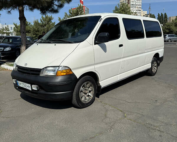 Белый Тойота Хиасе, объемом двигателя 2.45 л и пробегом 300 тыс. км за 4799 $, фото 1 на Automoto.ua