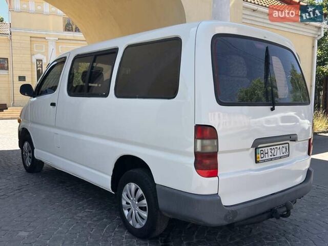 Белый Тойота Хиасе, объемом двигателя 2.4 л и пробегом 213 тыс. км за 5100 $, фото 2 на Automoto.ua