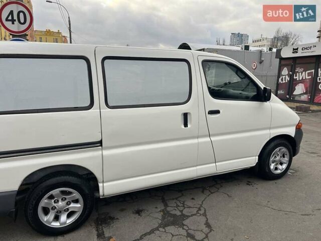 Белый Тойота Хиасе, объемом двигателя 2.4 л и пробегом 344 тыс. км за 6866 $, фото 8 на Automoto.ua