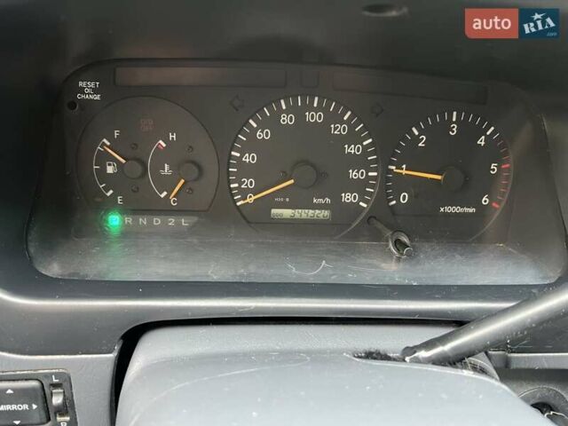Белый Тойота Хиасе, объемом двигателя 2.4 л и пробегом 344 тыс. км за 6866 $, фото 2 на Automoto.ua