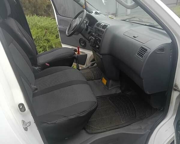 Білий Тойота Хіасє, об'ємом двигуна 2.45 л та пробігом 460 тис. км за 6000 $, фото 3 на Automoto.ua