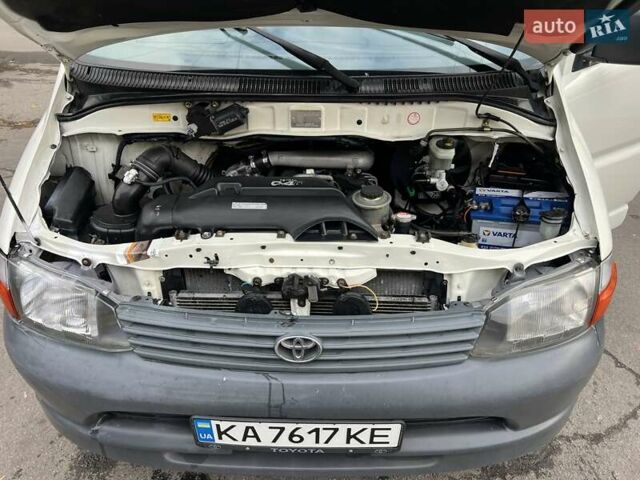 Белый Тойота Хиасе, объемом двигателя 2.4 л и пробегом 344 тыс. км за 6866 $, фото 12 на Automoto.ua