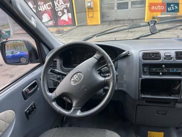 Белый Тойота Хиасе, объемом двигателя 2.4 л и пробегом 344 тыс. км за 6866 $, фото 3 на Automoto.ua