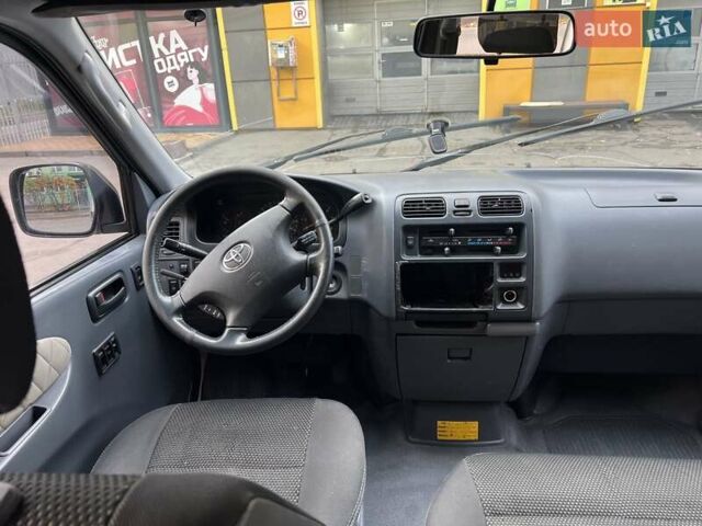 Белый Тойота Хиасе, объемом двигателя 2.4 л и пробегом 344 тыс. км за 6866 $, фото 5 на Automoto.ua