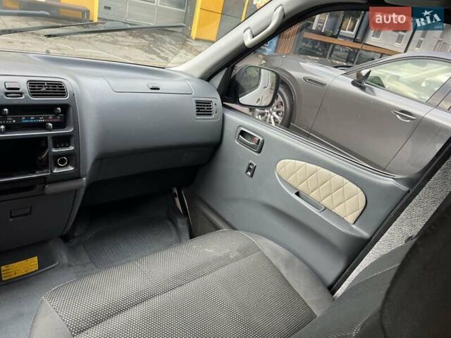 Белый Тойота Хиасе, объемом двигателя 2.4 л и пробегом 344 тыс. км за 6866 $, фото 4 на Automoto.ua