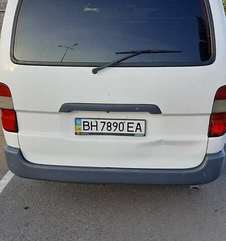 Белый Тойота Хиасе, объемом двигателя 2.5 л и пробегом 260 тыс. км за 9500 $, фото 2 на Automoto.ua