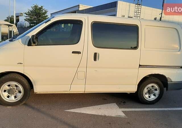 Белый Тойота Хиасе, объемом двигателя 2.5 л и пробегом 260 тыс. км за 9500 $, фото 1 на Automoto.ua