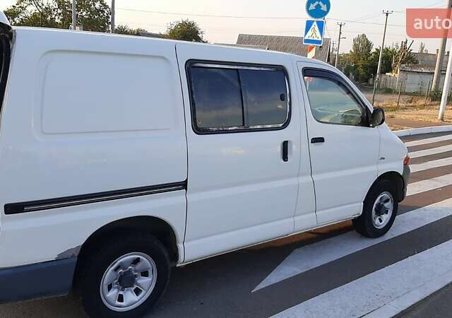 Белый Тойота Хиасе, объемом двигателя 2.5 л и пробегом 260 тыс. км за 9500 $, фото 9 на Automoto.ua