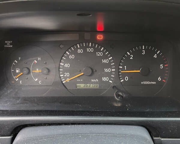 Белый Тойота Хиасе, объемом двигателя 2.49 л и пробегом 363 тыс. км за 7400 $, фото 3 на Automoto.ua