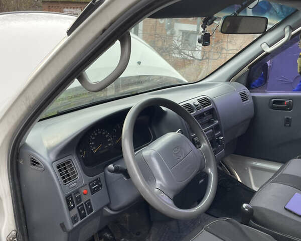 Белый Тойота Хиасе, объемом двигателя 2.49 л и пробегом 363 тыс. км за 7400 $, фото 1 на Automoto.ua