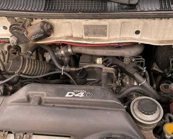 Белый Тойота Хиасе, объемом двигателя 2.49 л и пробегом 363 тыс. км за 7400 $, фото 10 на Automoto.ua