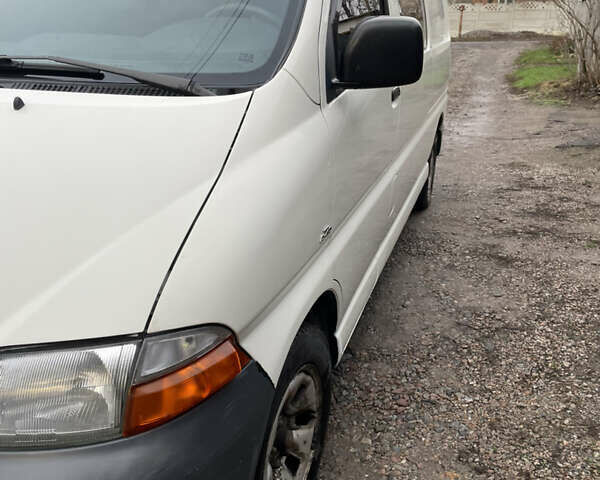 Белый Тойота Хиасе, объемом двигателя 2.49 л и пробегом 363 тыс. км за 7400 $, фото 4 на Automoto.ua