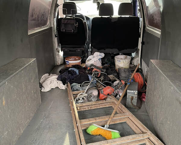 Белый Тойота Хиасе, объемом двигателя 2.49 л и пробегом 363 тыс. км за 7400 $, фото 12 на Automoto.ua