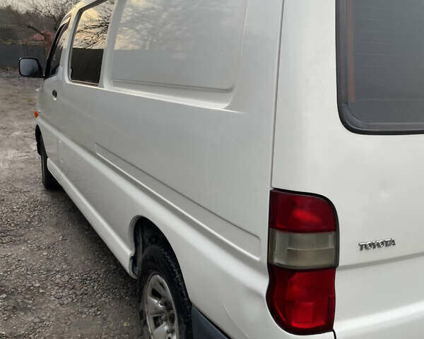 Белый Тойота Хиасе, объемом двигателя 2.49 л и пробегом 363 тыс. км за 7400 $, фото 5 на Automoto.ua