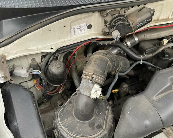 Белый Тойота Хиасе, объемом двигателя 2.49 л и пробегом 363 тыс. км за 7400 $, фото 13 на Automoto.ua