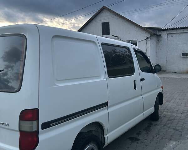 Білий Тойота Хіасє, об'ємом двигуна 2.49 л та пробігом 470 тис. км за 9200 $, фото 4 на Automoto.ua