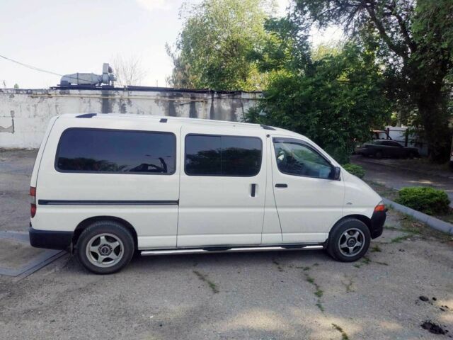 Белый Тойота Хиасе, объемом двигателя 2.5 л и пробегом 371 тыс. км за 12500 $, фото 2 на Automoto.ua