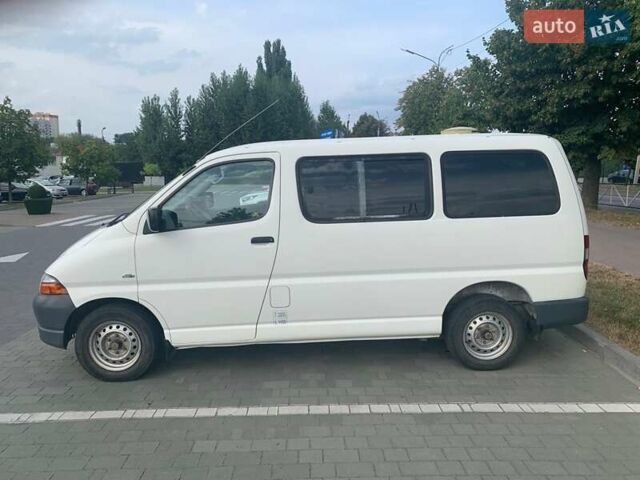 Белый Тойота Хиасе, объемом двигателя 0 л и пробегом 210 тыс. км за 8500 $, фото 4 на Automoto.ua