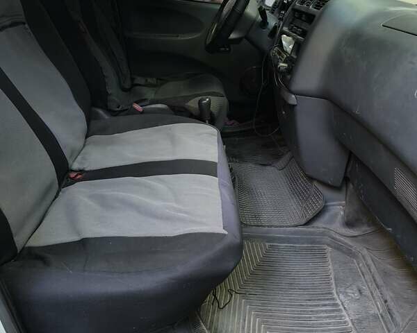 Белый Тойота Хиасе, объемом двигателя 2.5 л и пробегом 380 тыс. км за 8500 $, фото 16 на Automoto.ua