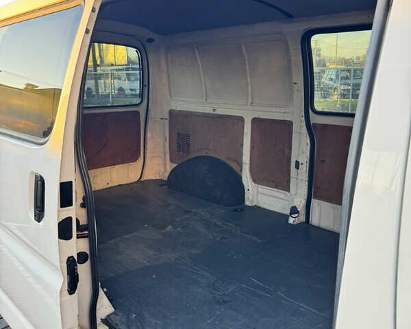 Білий Тойота Хіасє, об'ємом двигуна 2.49 л та пробігом 267 тис. км за 5300 $, фото 7 на Automoto.ua