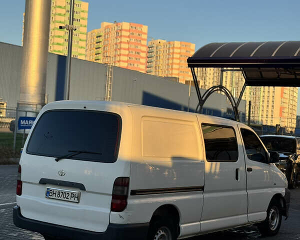 Білий Тойота Хіасє, об'ємом двигуна 2.49 л та пробігом 267 тис. км за 5300 $, фото 1 на Automoto.ua