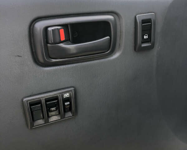 Белый Тойота Хиасе, объемом двигателя 2.49 л и пробегом 390 тыс. км за 9999 $, фото 7 на Automoto.ua