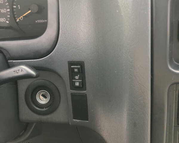 Белый Тойота Хиасе, объемом двигателя 2.49 л и пробегом 390 тыс. км за 9999 $, фото 8 на Automoto.ua